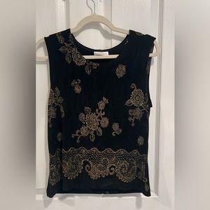 TheTravelCollection - Black Flower Top